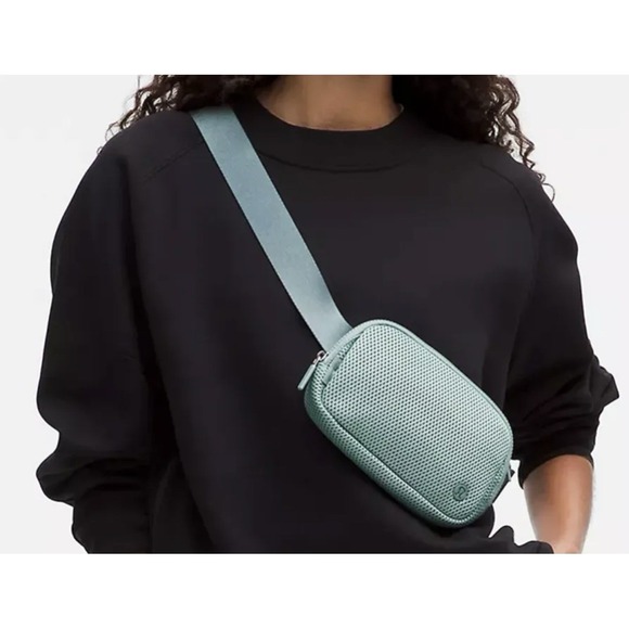 New Lululemon Everywhere Belt Bag Knit Mesh 1L Crossbody Waist Fanny Pack - Picture 1 of 10